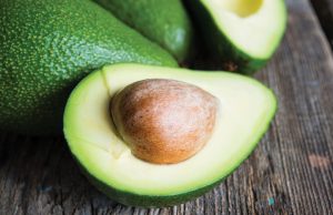 Spinach Salad with Chicken, Avocado and Goat Cheese