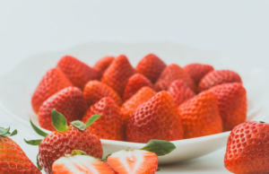 Dessert Pizza strawberries