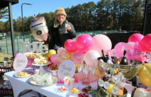 League News: Are YOU Our Next ALTA Volunteer? ALTA Thursday Women courtside table