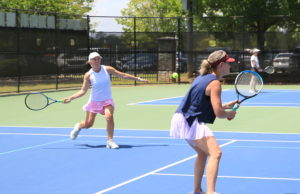 League News: Building Friendships The ALTA Way ALTA Thursday Women players