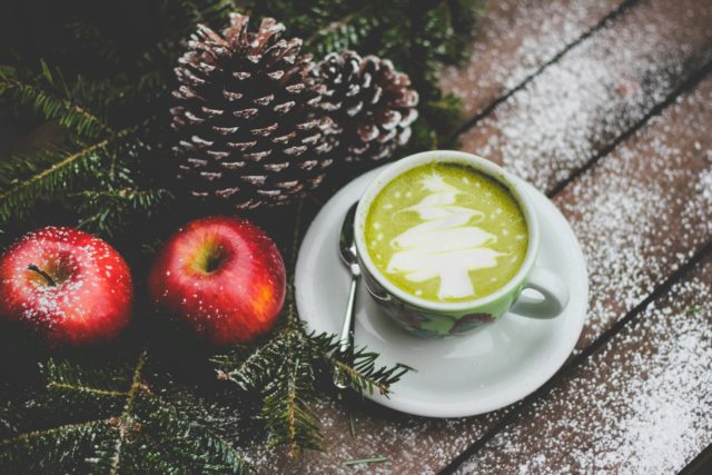 Green tea latte and apples