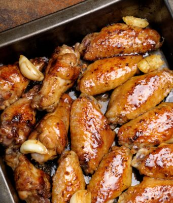 Garlic Honey Wings Fried sharply spicy chicken wings on a baking